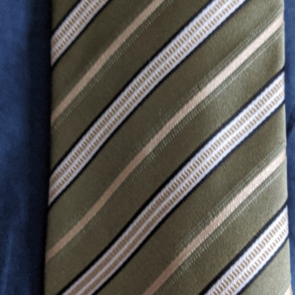 Geoffrey Bean tie - Picture 2 of 3
